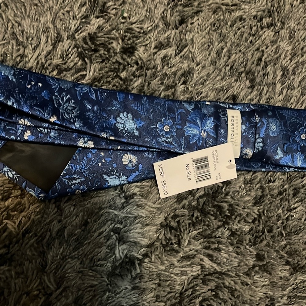 Men’s floral blue tie